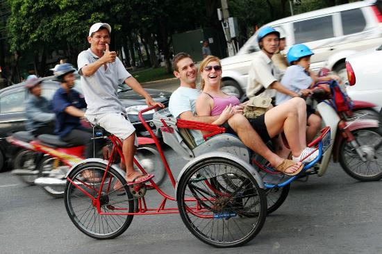 Street food cyclo tour