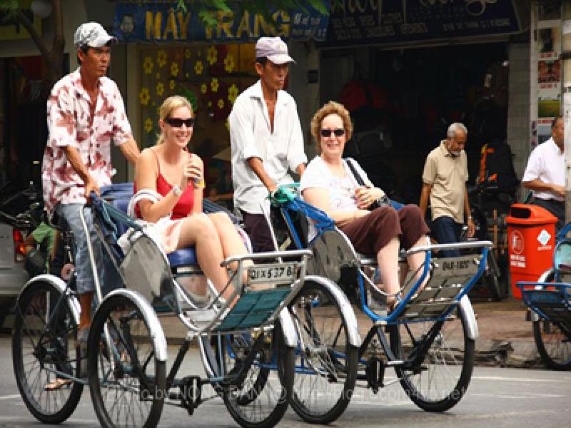 Street food cyclo tour
